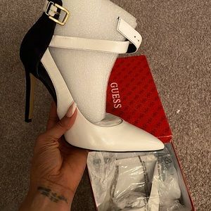 Two color contrast Guess heels! Nubuck and genuine leather!